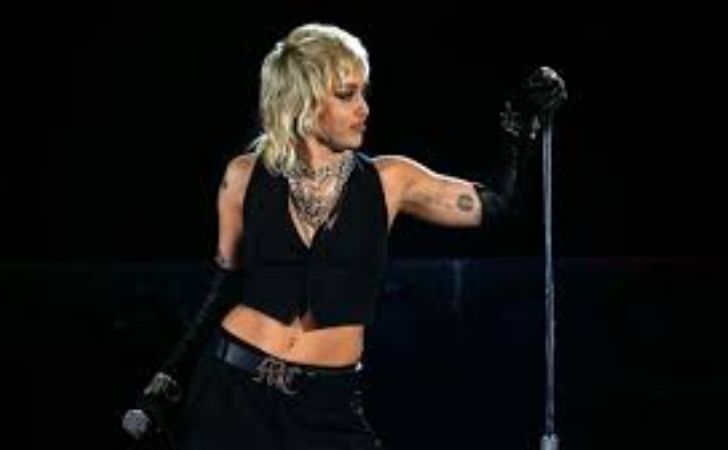 Miley Cyrus Sang Queen's Top Songs At NCAA Final